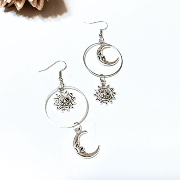 Moon dangle earrings M157 - Picture 2 of 5